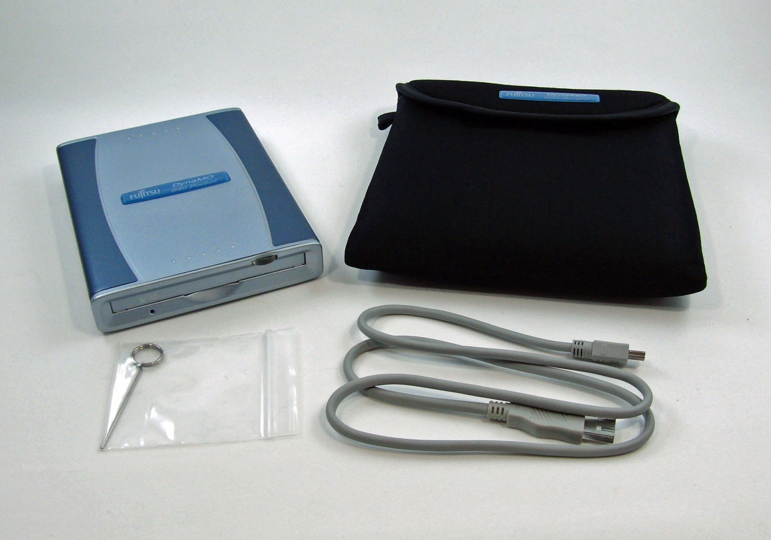 Near mint tested USB-powered Fujitsu 3.5 inch 640MB external MO-drive from Japan