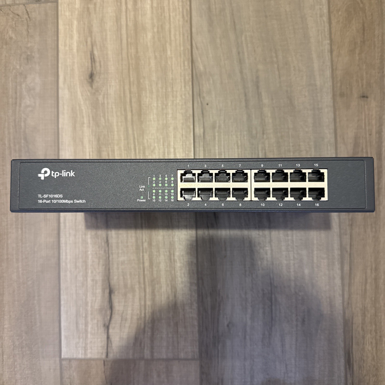 TP-LINK Technologies  (TL-SF1016DS) 16-Ports Switch 10/100