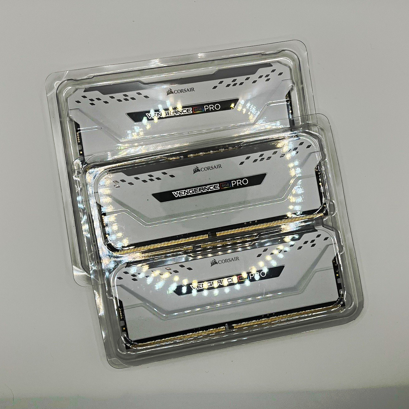 Corsair Vengeance RGB Pro 32gb DDR4 288-Pin DIMM Desktop 3200 (8gb x 4)