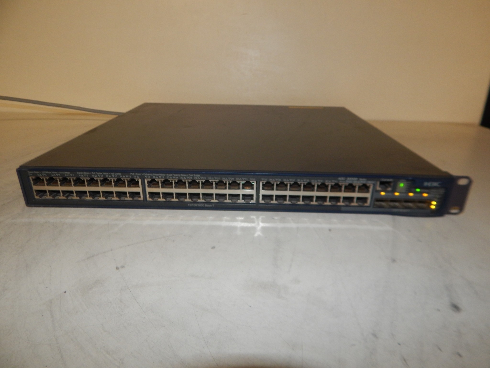 HP A5500-48G-POE JG240A 48-Port Gigabit Ethernet Switch /H3C S5500 SERIES(MHJ42)