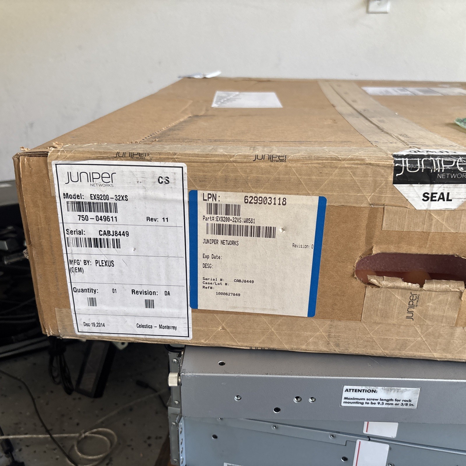 Juniper EX9200-32XS, 32-port 10GbE NEW OLD STOCK