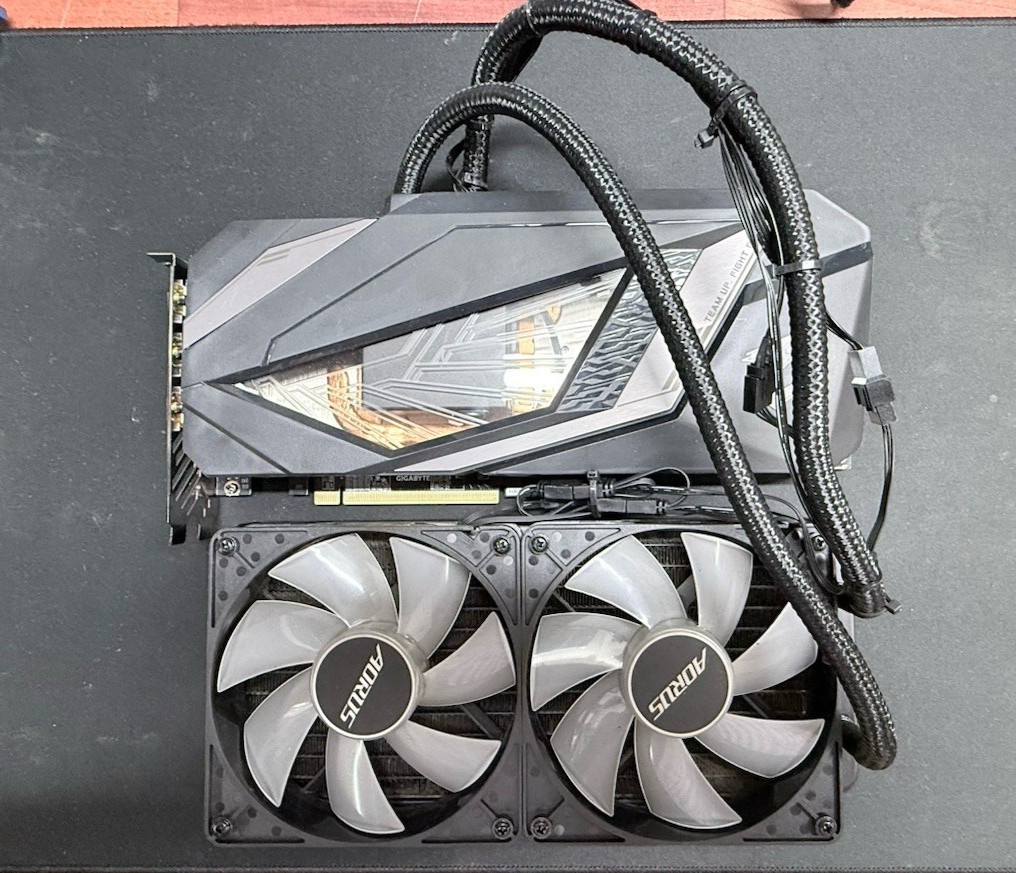 Gigabyte AORUS RTX 2080 Ti Xtreme Waterforce 11GB AIO Liquid Cooled OC GDDR6