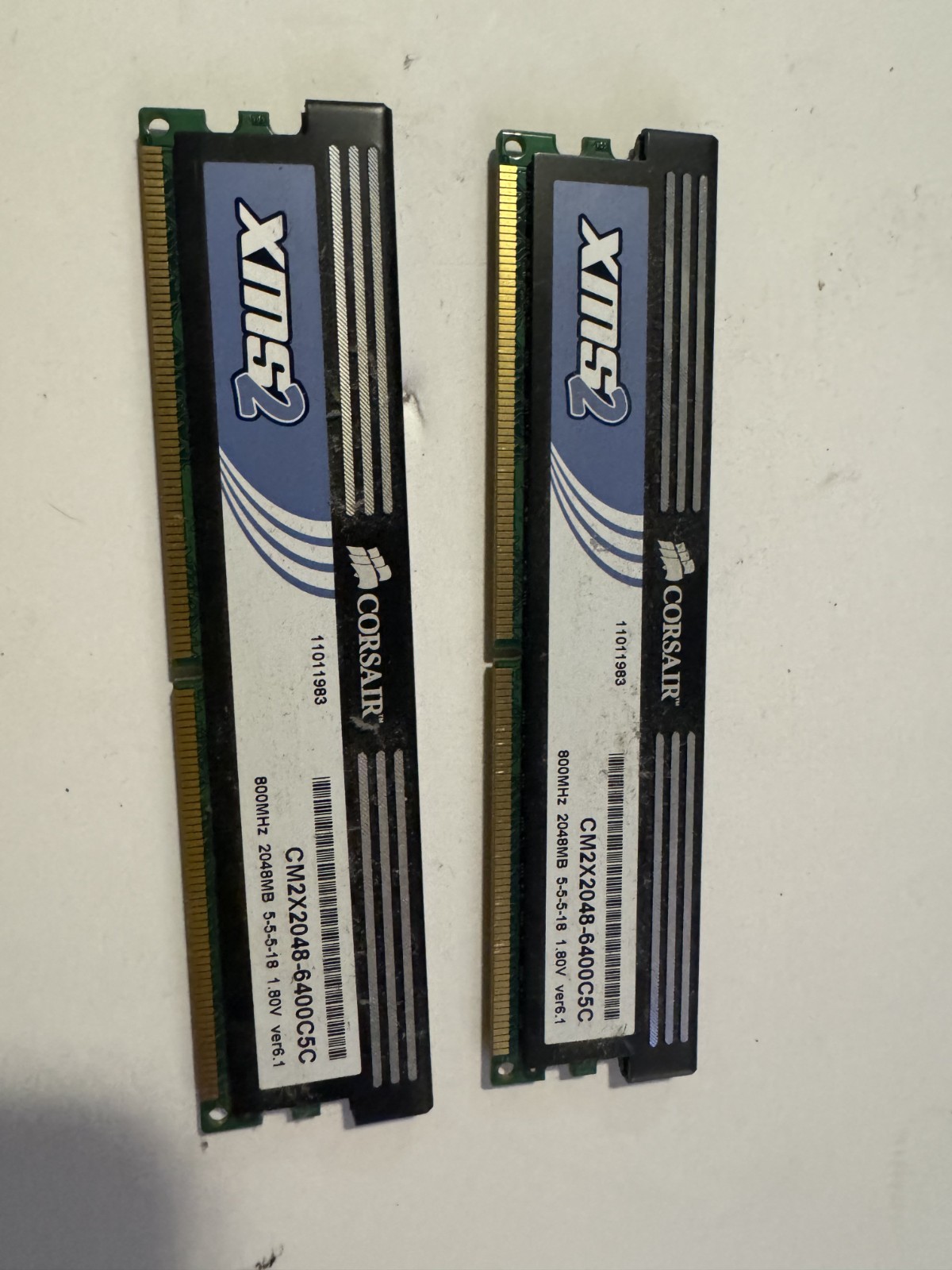 Corsair XMS2 4GB Kit 2x2GB DDR2-800 PC2-6400 CM2X2048-6400C5C Desktop RAM