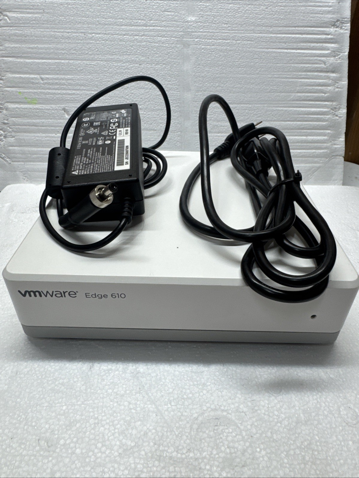 Dell EMC VMware Edge 610 SD-WAN Network Switch 6x RJ-45 E42W WLE600VX W/Cords