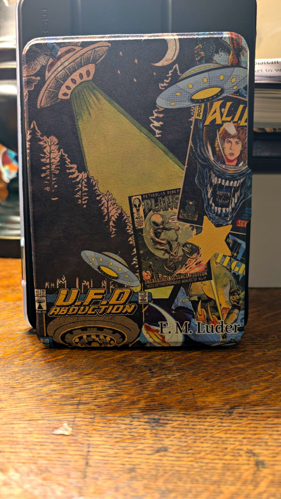 6" Paperwhite Case Cover UFO Abduction Design, Multicolor Stand