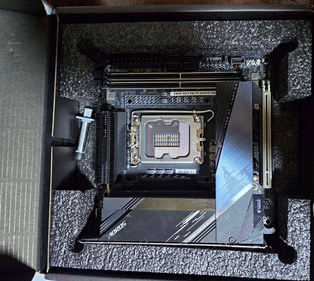 GIGABYTE Z690I AORUS ULTRA LITE DDR5 Mini-ITX LGA 1700 Gaming Motherboard