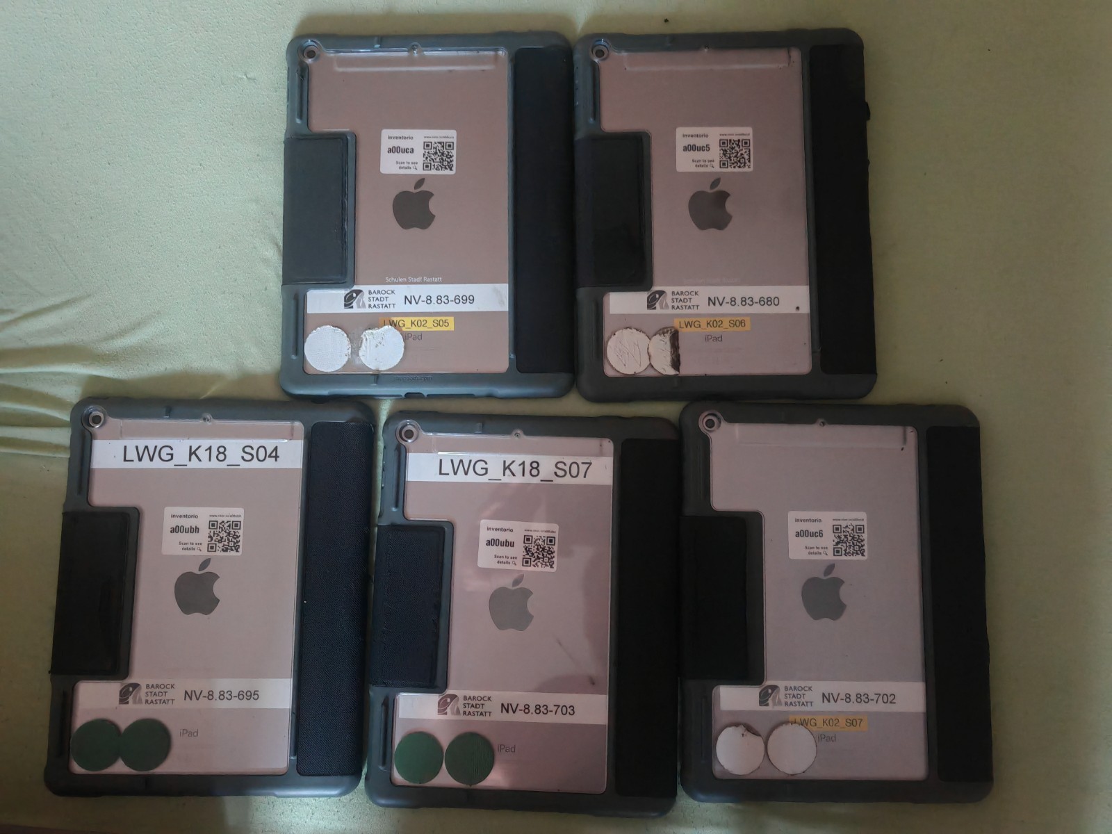 Lot of 5 piece Apple iPad bundle (6th Generation) with MDM for parts