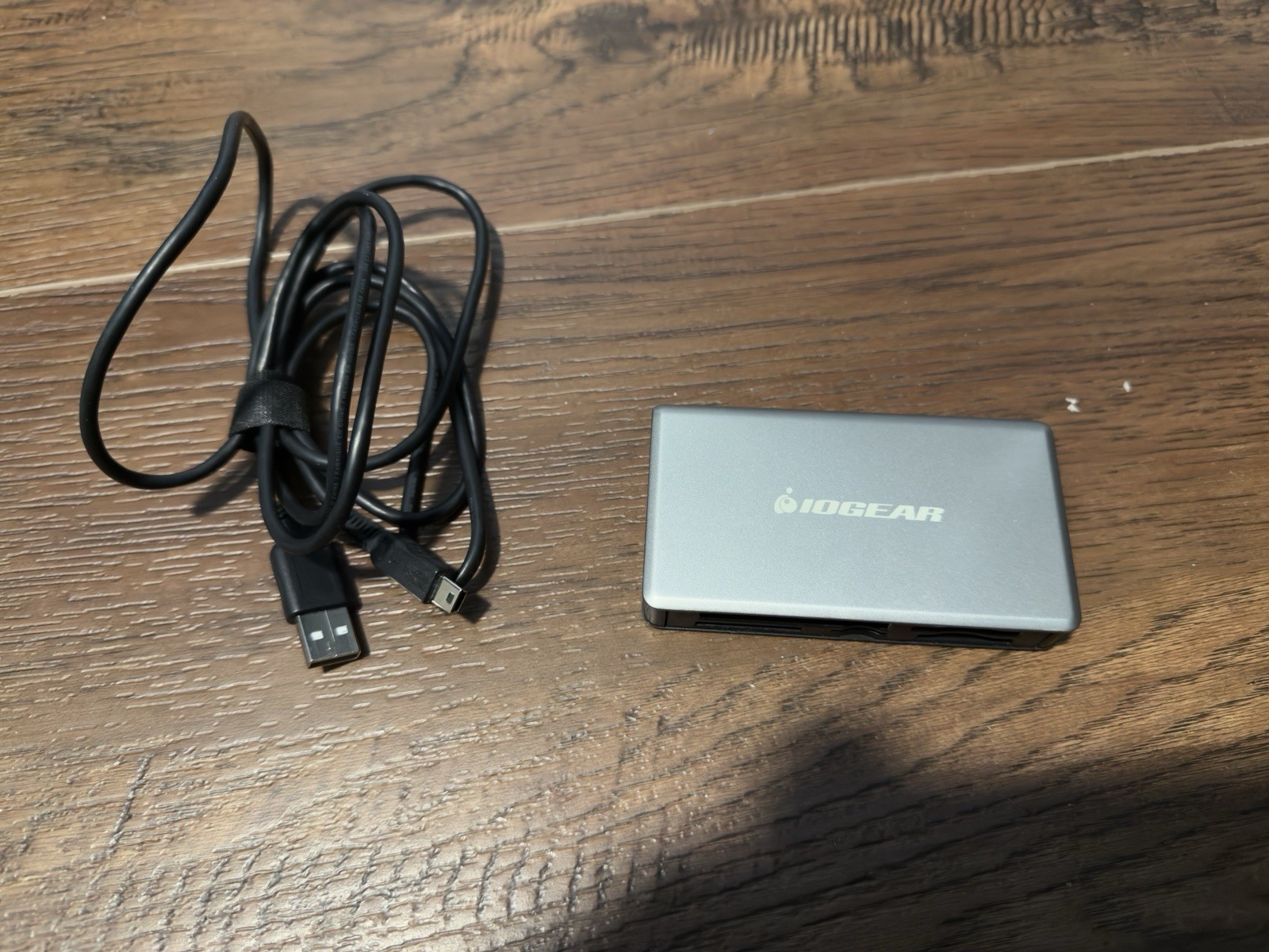 Iogear Memory Card Reader and Writer 56 in 1 GFR281