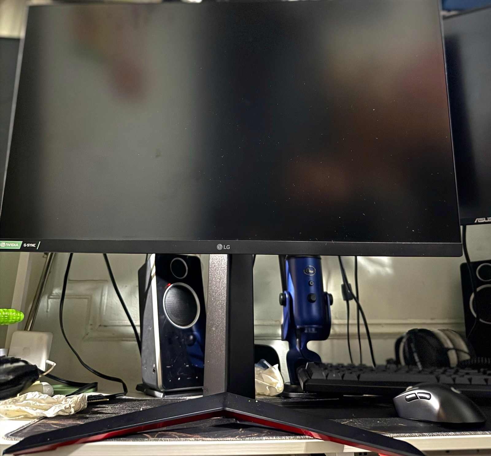 LG UltraGear 27GP850-B 27in QHD IPS LED 180Hz 1ms G-SYNC Gaming Monitor