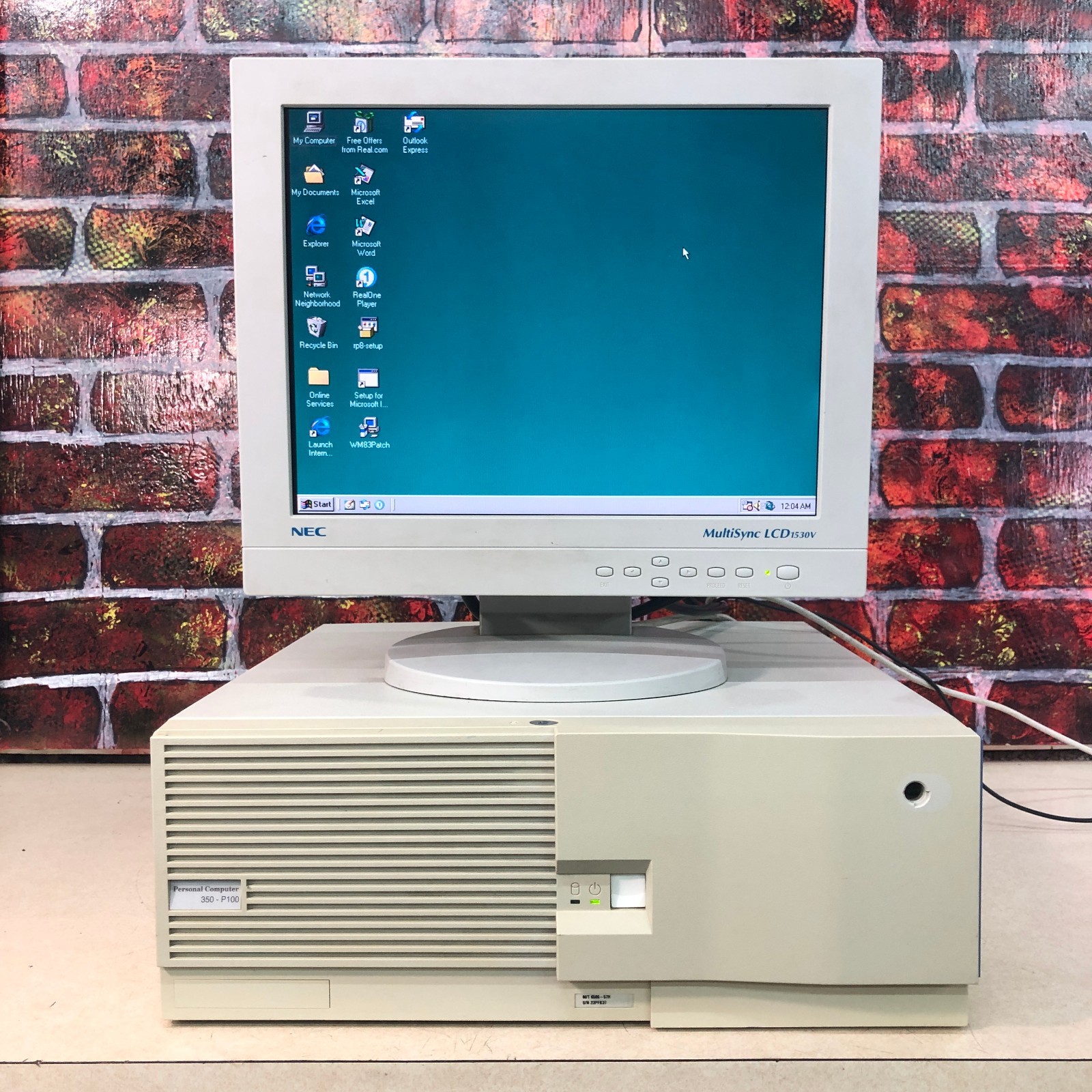 IBM PC 350-P100 Retro Gaming Desktop PC Pentium 100MHz 64MB RAM (Windows 98 SE)