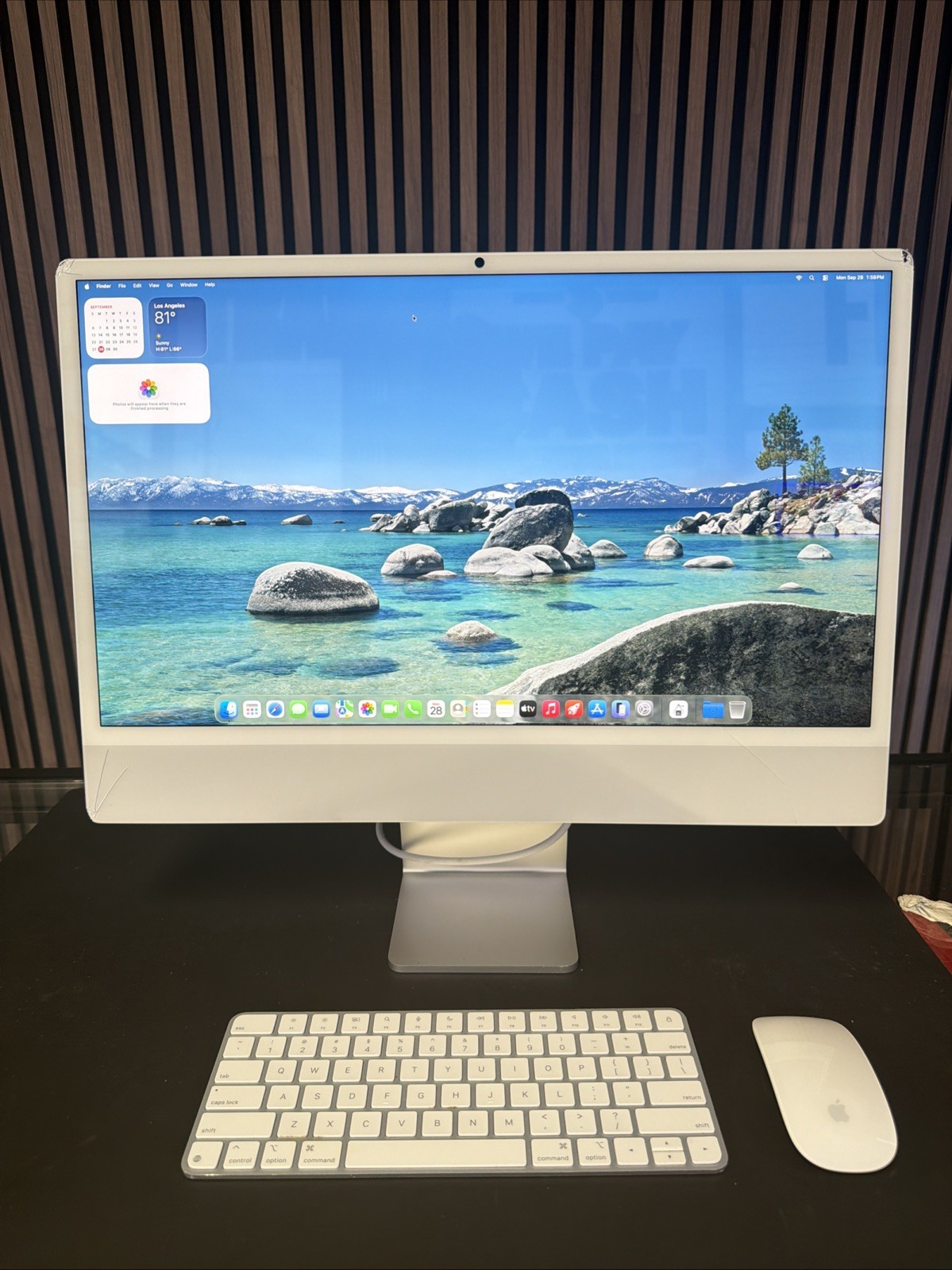 Apple iMac All-in-One M4 chip, 24-inch Display, 16GB, 256GB SSD; Silver *READ*