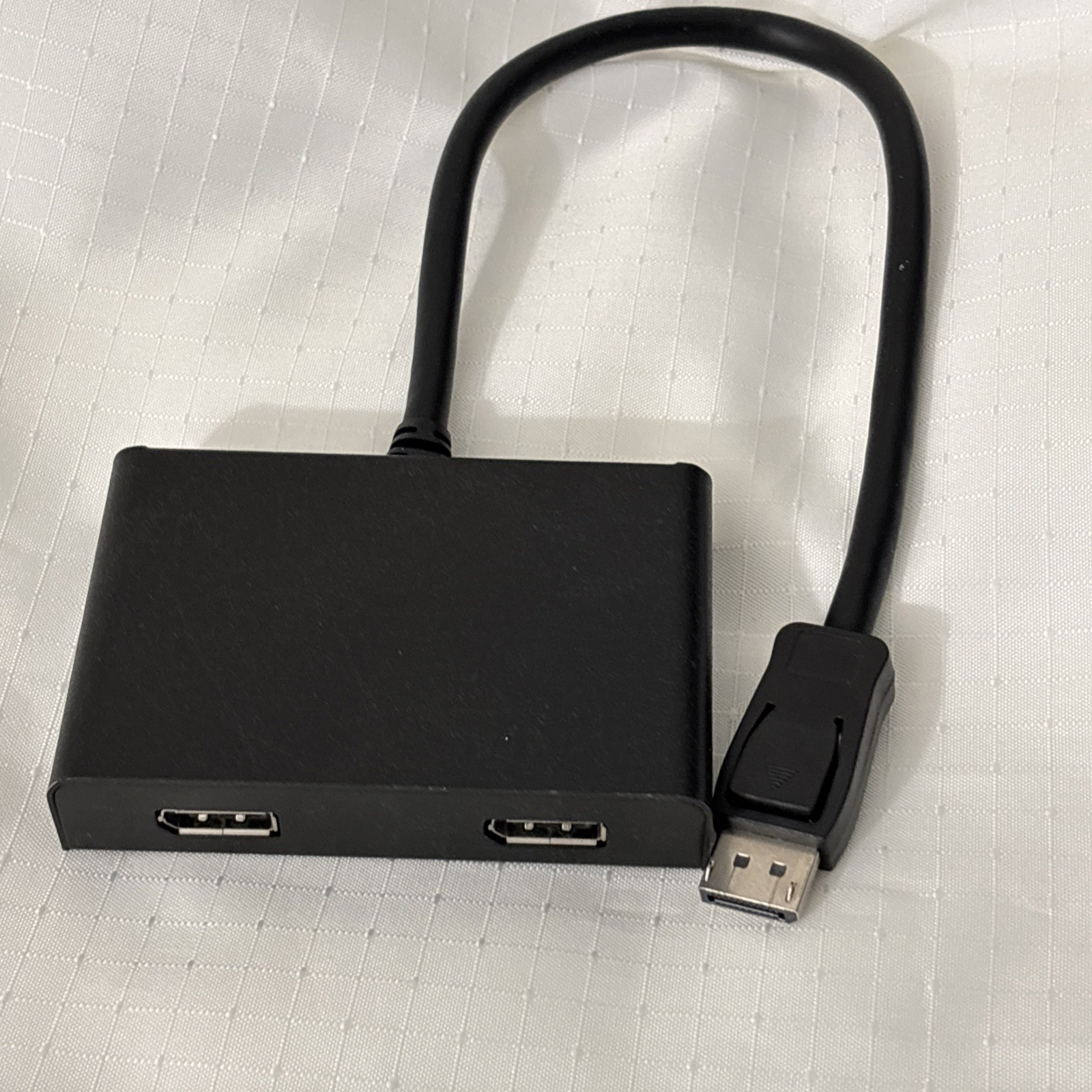 Monoprice 2-Port DisplayPort 1.2 to DisplayPort Multi-Stream Transport (MST)