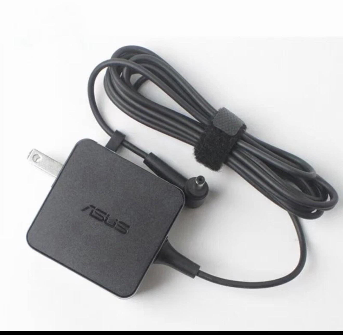 ADP-33AW Y 33W AC Adapter 19V 1.75A OEM Laptop Charger