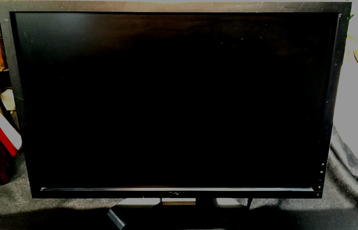 DELL 2209WAF 22" ULTRASHARP  LCD MONITOR 1680 x 1050 w/ VGA, DVI, USB W/STAND