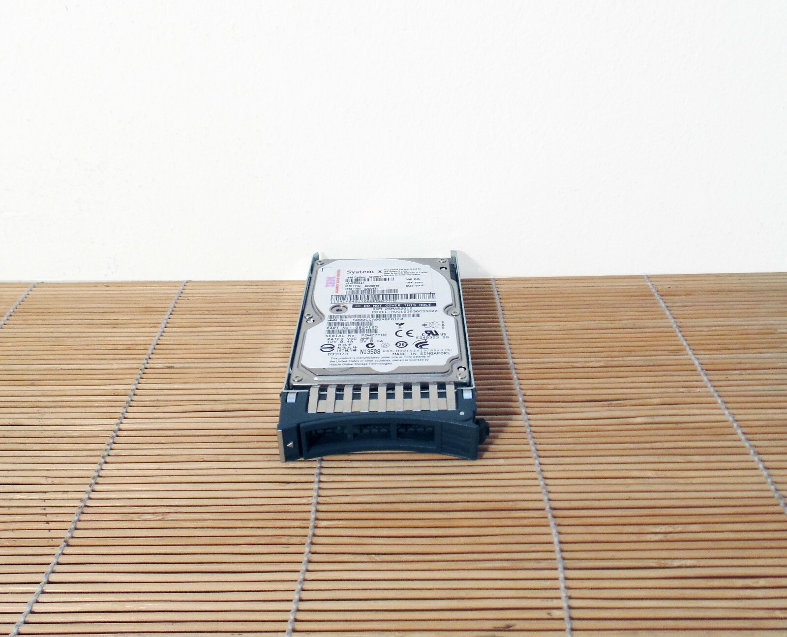 IBM 42D0651 300GB 10000RPM SAS 6GBPS SFF 2.5-inch HDD Hard Drive with Tray