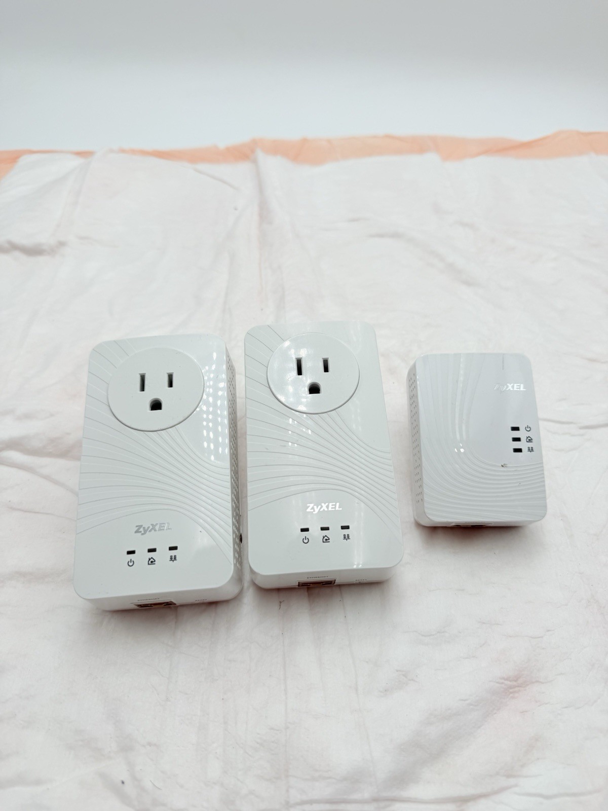 2X ZyXEL PLA5215 PLA5205 600 Mb/s Powerline Gigabit PassThrough Ethernet Adapter