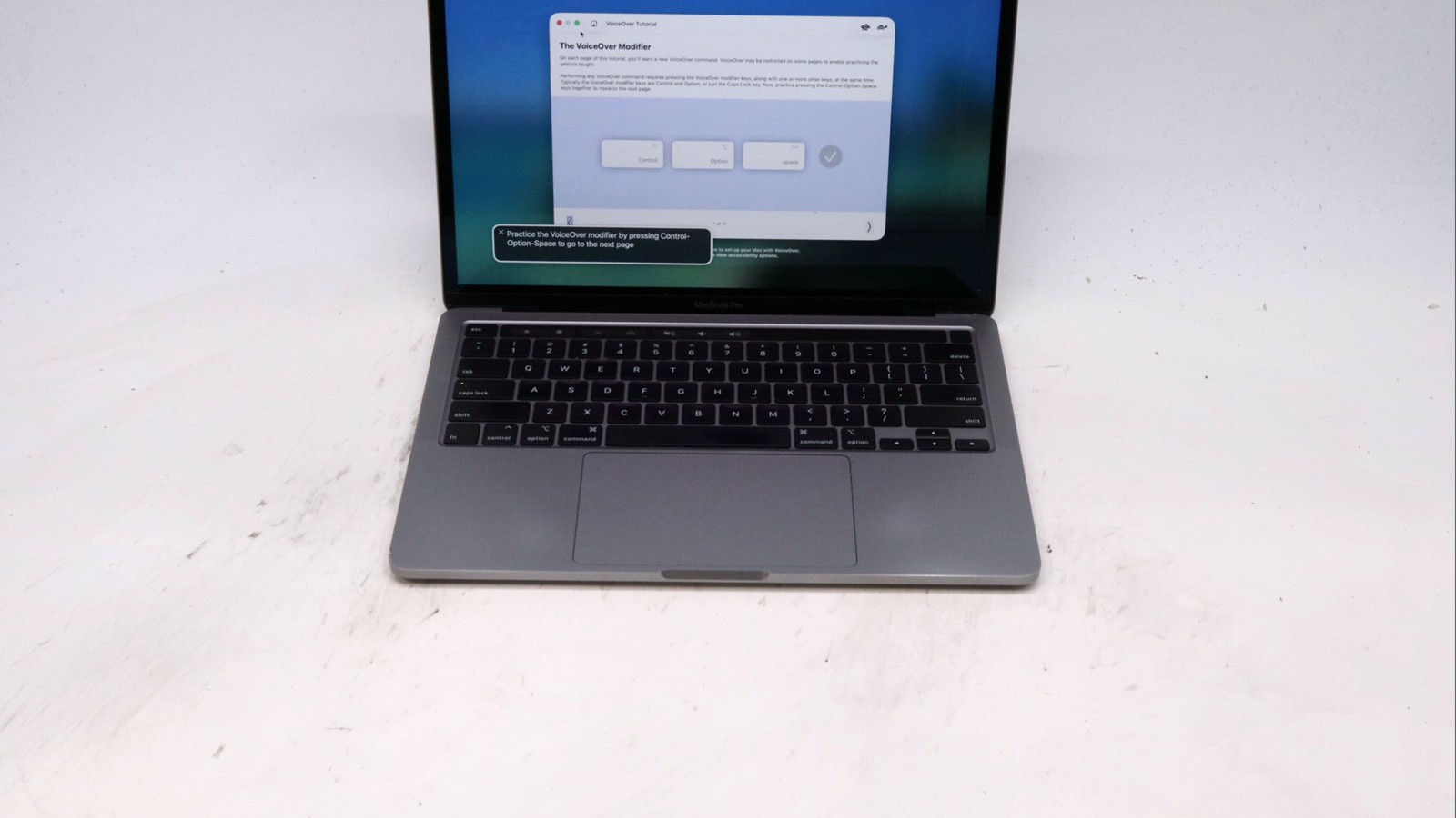 Apple Macbook Pro 13" i7-1068NG7 16GB 512GB READ DESC