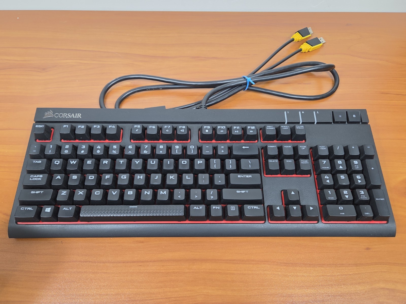 Corsair Strafe Mechanical Gaming Keyboard RGP0019 (EXTRA CLICKY)