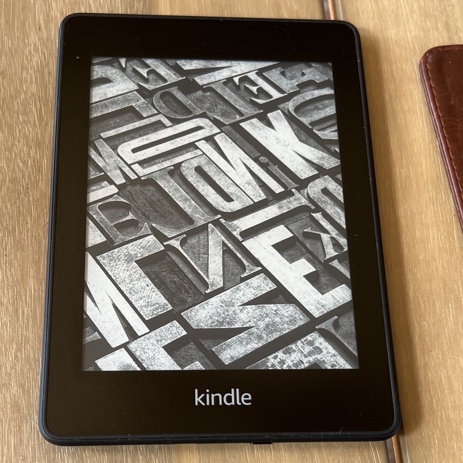 Amazon Kindle Series eBook Reader Tablet eReader, BlackWithLEATHER CASE Bundle