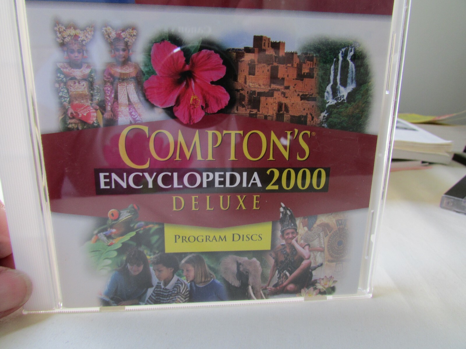 Broderbund Compton's Encyclopedia 2000 Deluxe 2 Program Discs