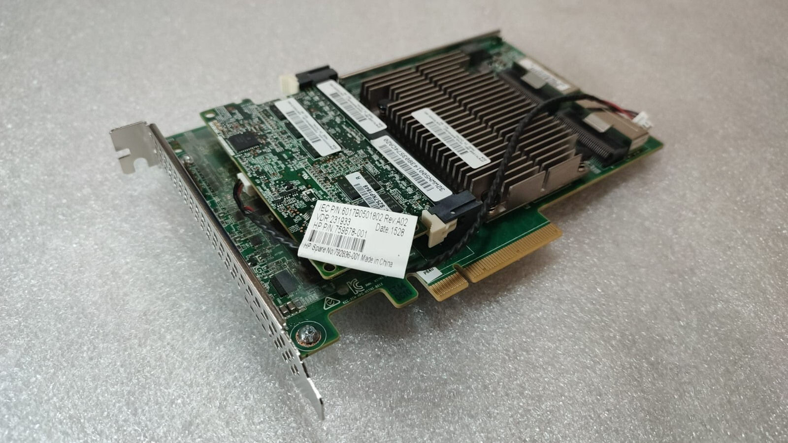 726897-B21 HPE Smart Array P840/4GB FBWC 12GB 2-Port SAS Controller 761880-001