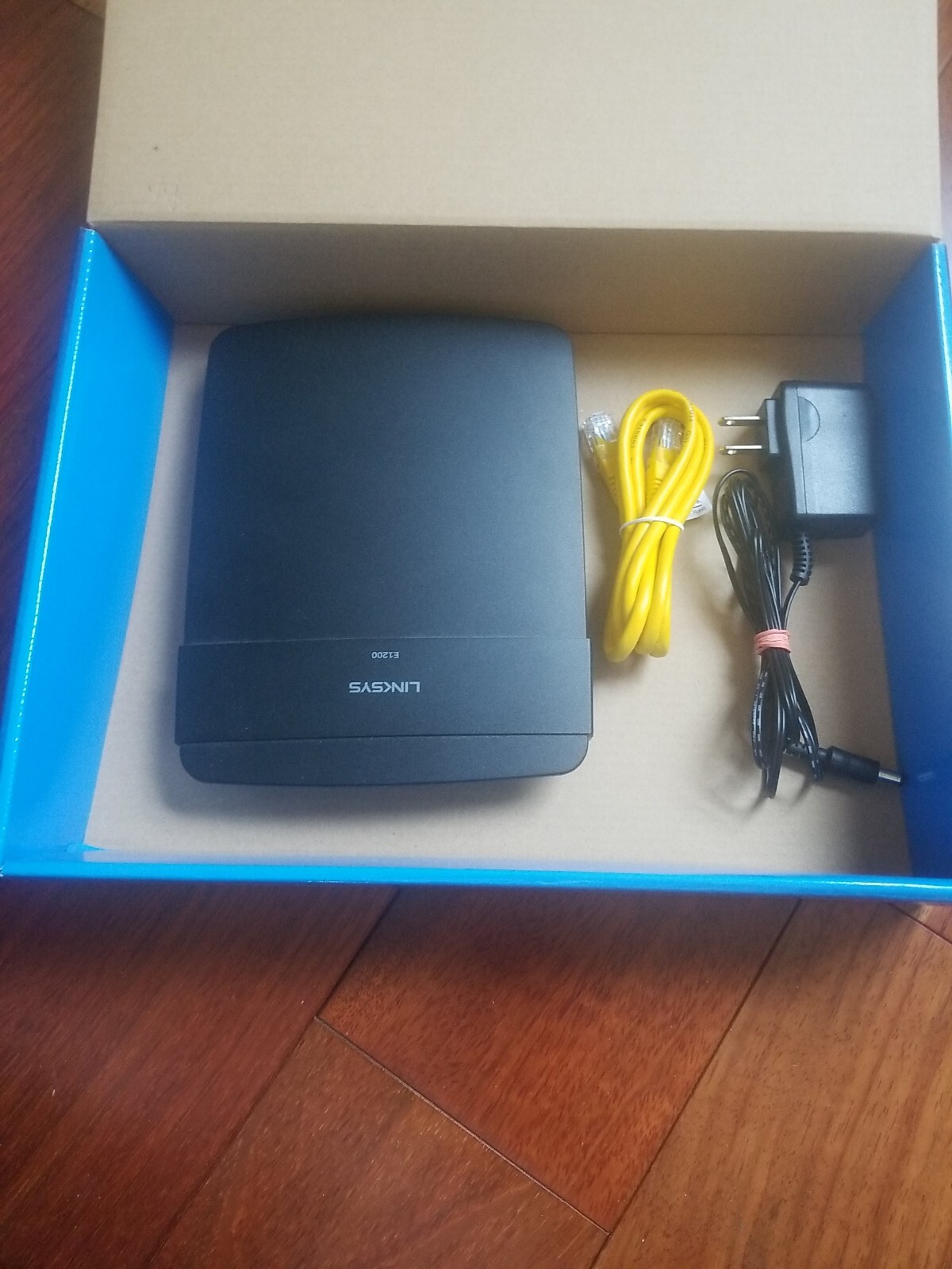 Linksys E1200 300 Mbps 4-Port 10/100 Wireless N Router