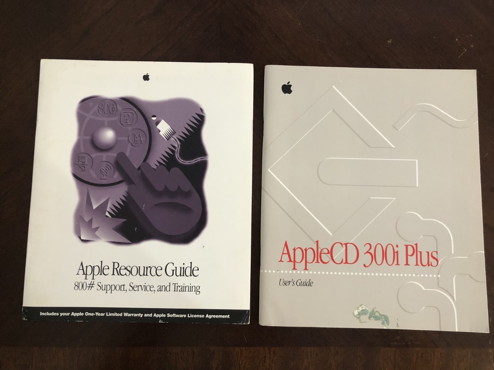 AppleCD 300i Plus User's Guide / Apple Resource Guide