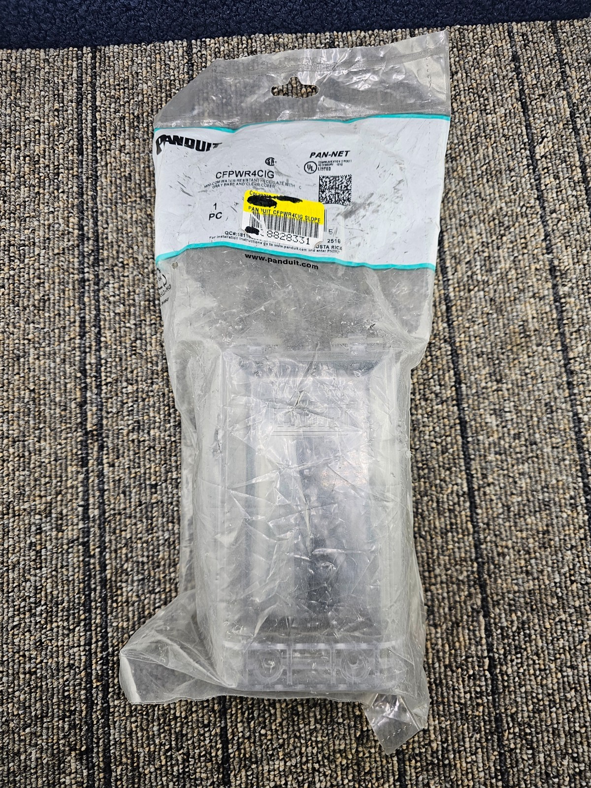 Panduit CFPWR4CIG 1-Gang, 4-Port Sloped Water-Resistant Vertical Faceplate
