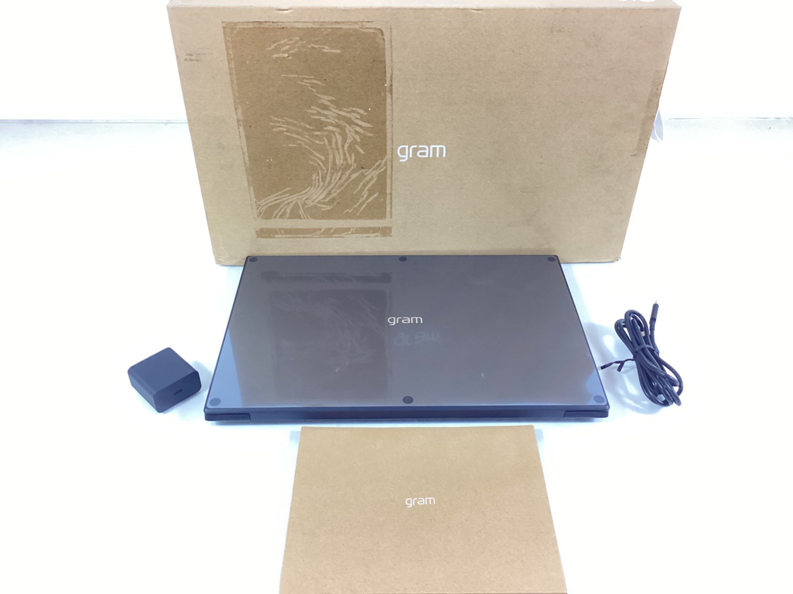 LG Gram 17" i5-1350P 8GB 512GB SSD W11P - 17Z90R-Q.APB5U1