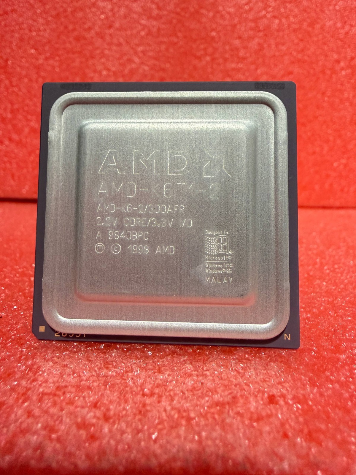 300mhz AMD-K6-2 300AFR 100/66 CPU Super Socket 7 2.2v core 3.3v K6-II Vintage