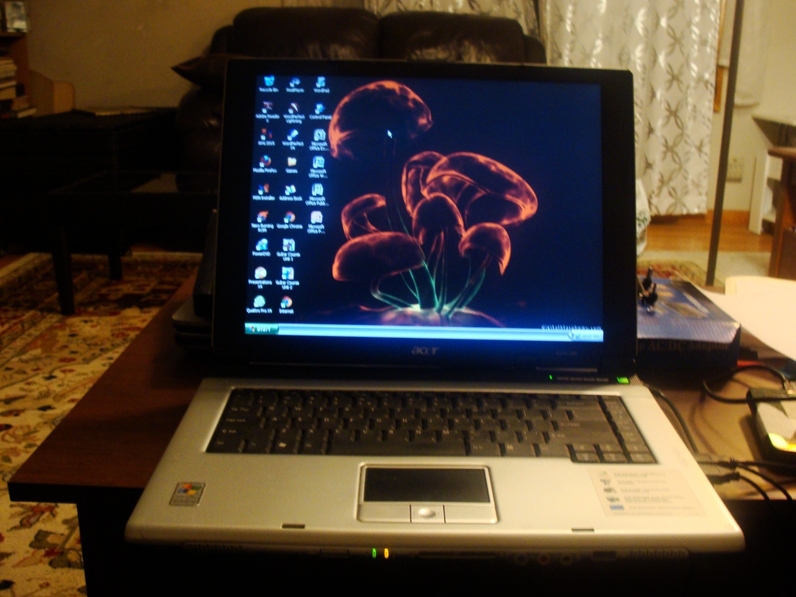 ACER ASPIRE 3000 AMD Sempron 1.60Ghz 1.25GB 40GB HDD Windows XP Home Edition Sp3