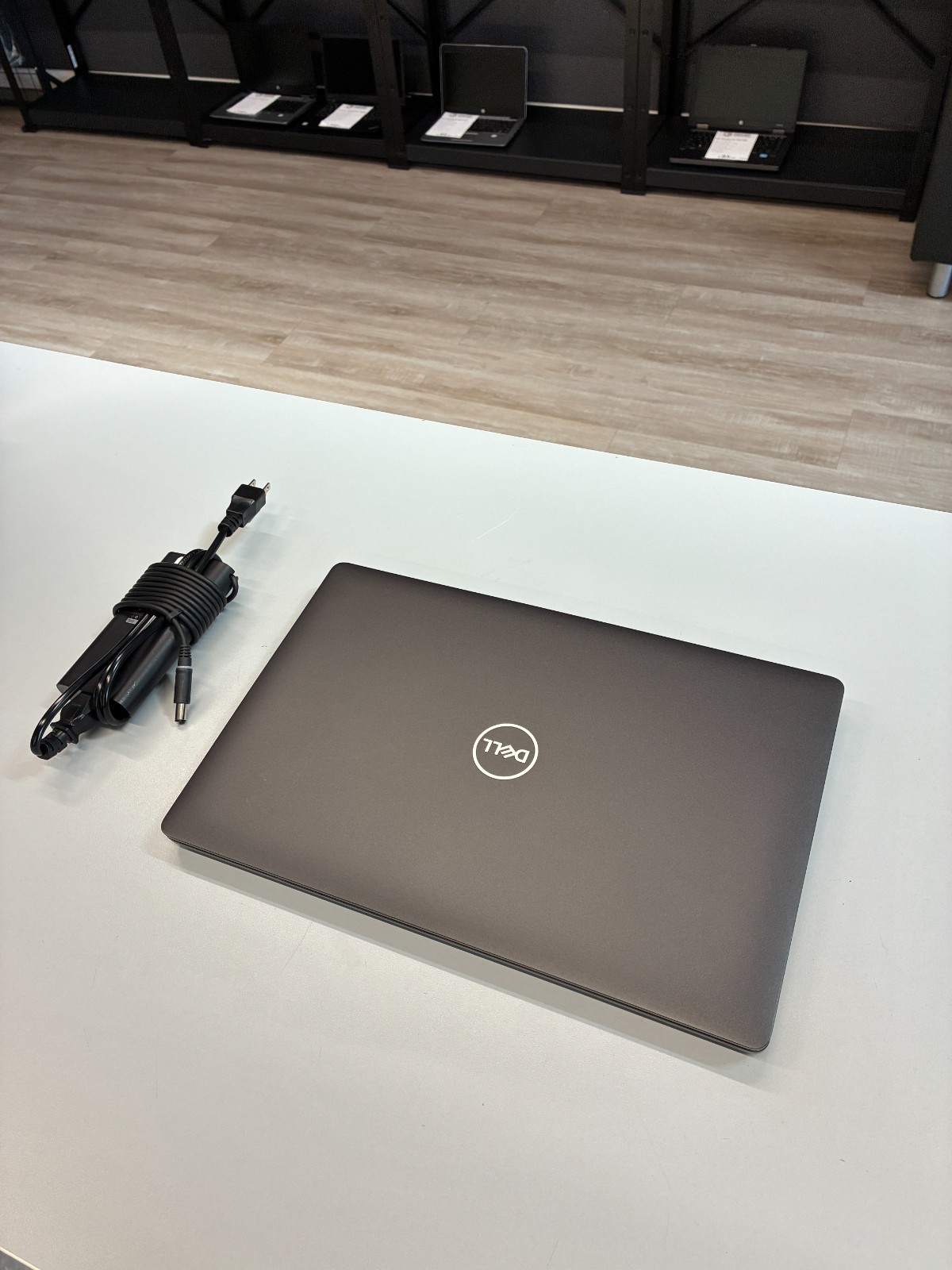 Dell Precision 3540: 15.6" / i5-8365U / RAM 16Gb / Radeon Pro WX2100 / SSD 256Gb