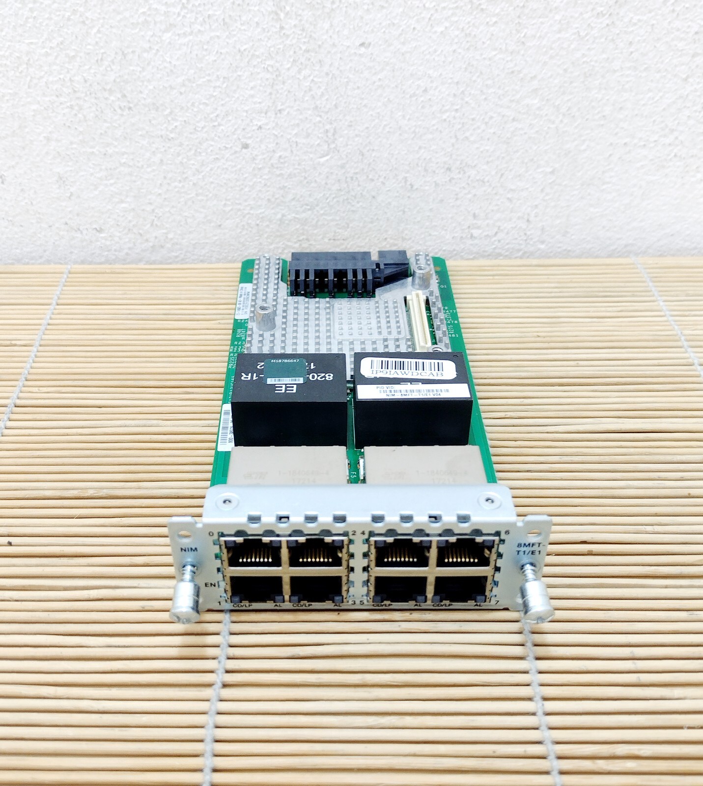 Cisco NIM-8MFT-T1/E1 8-port multi-flex trunk voice/clear-channel data T1/E1 module