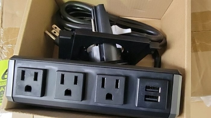 Legrand | Wiremold WSC320-S ground protected outlet adaptor