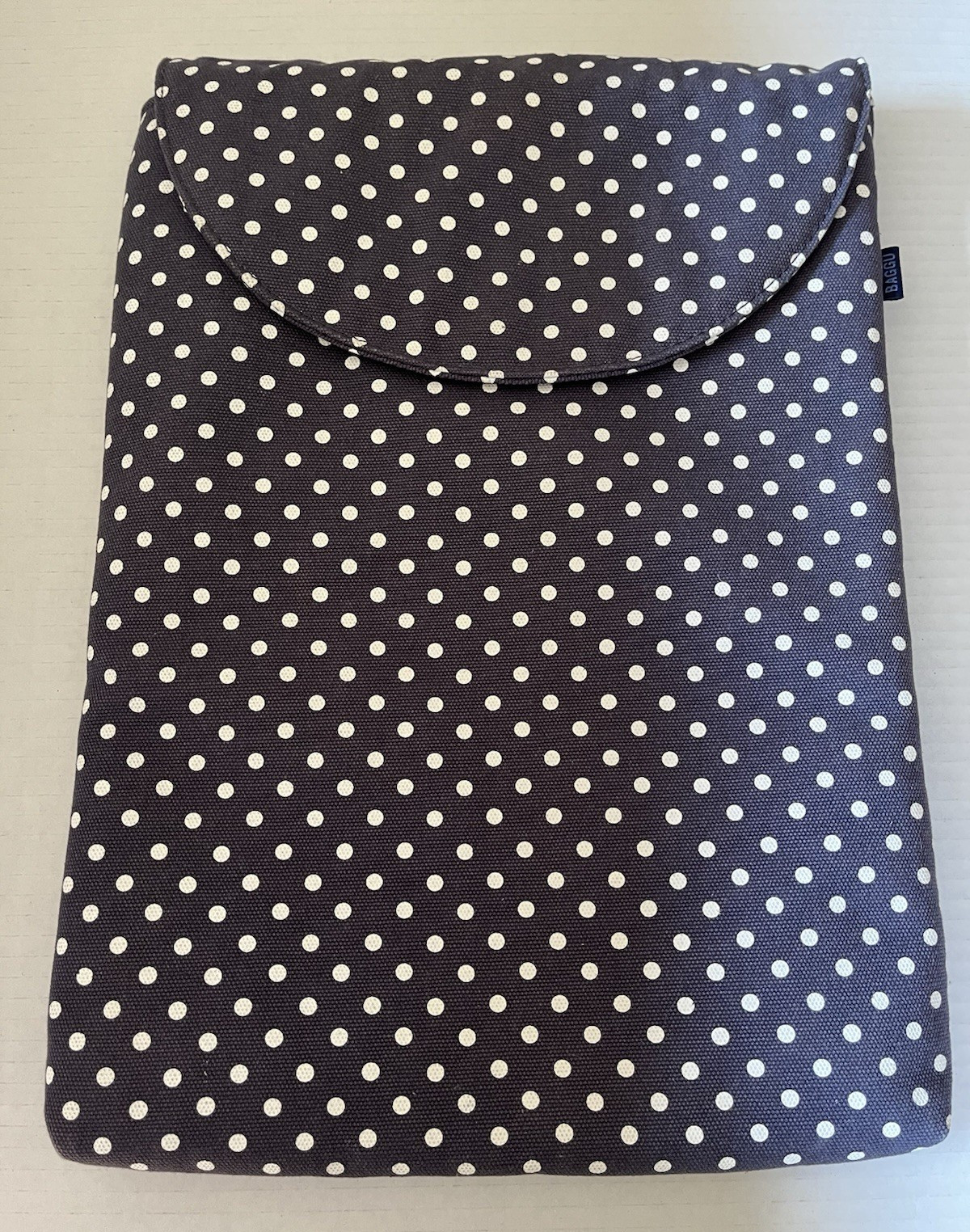BAGGU Blue & White Polka Dot Padded Laptop Sleeve Case w/Magnetic Flap Closure