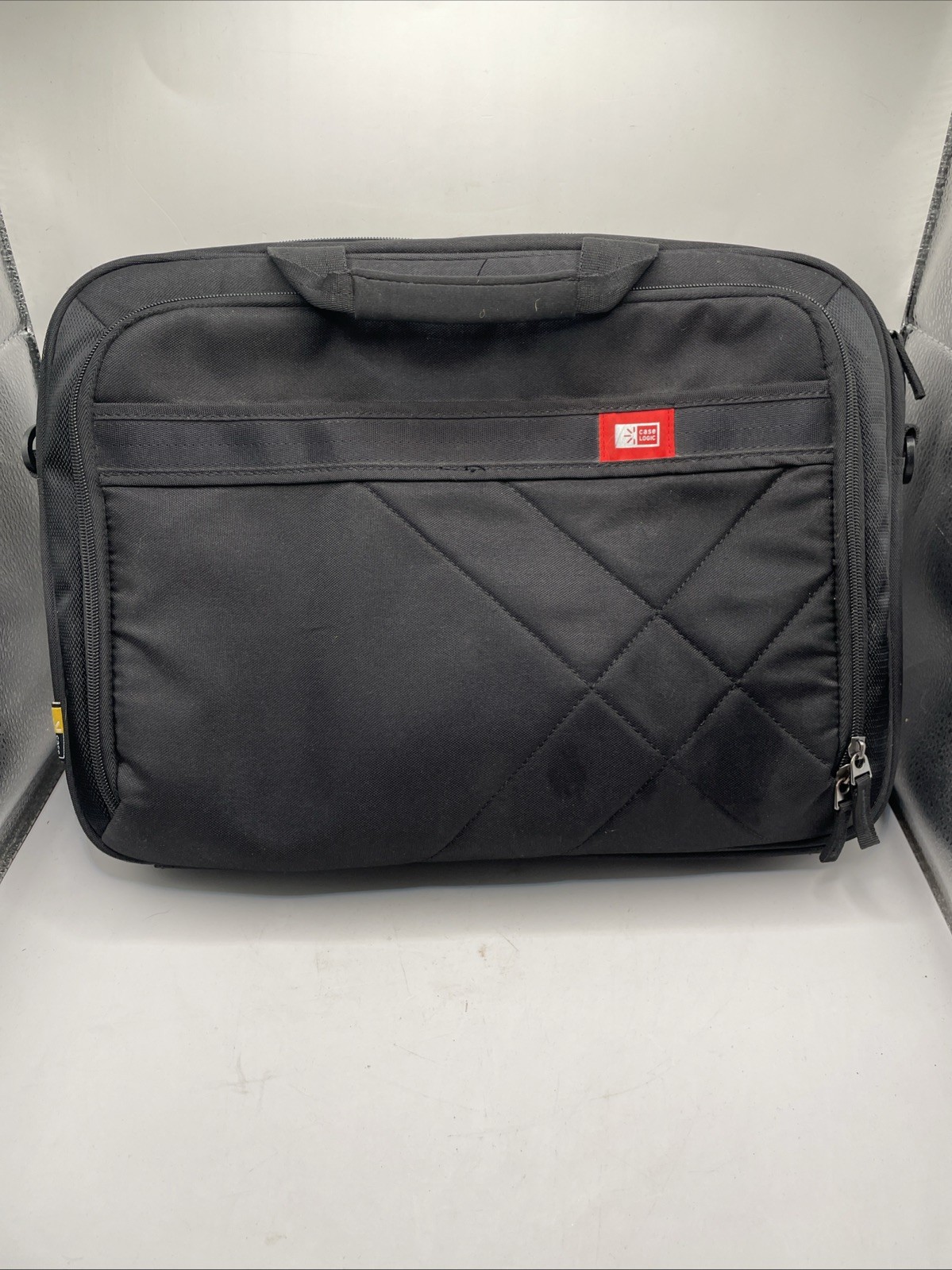 Case Logic Black Nylon Laptop Briefcase Messenger Bag Padded Shoulder Strap 15in