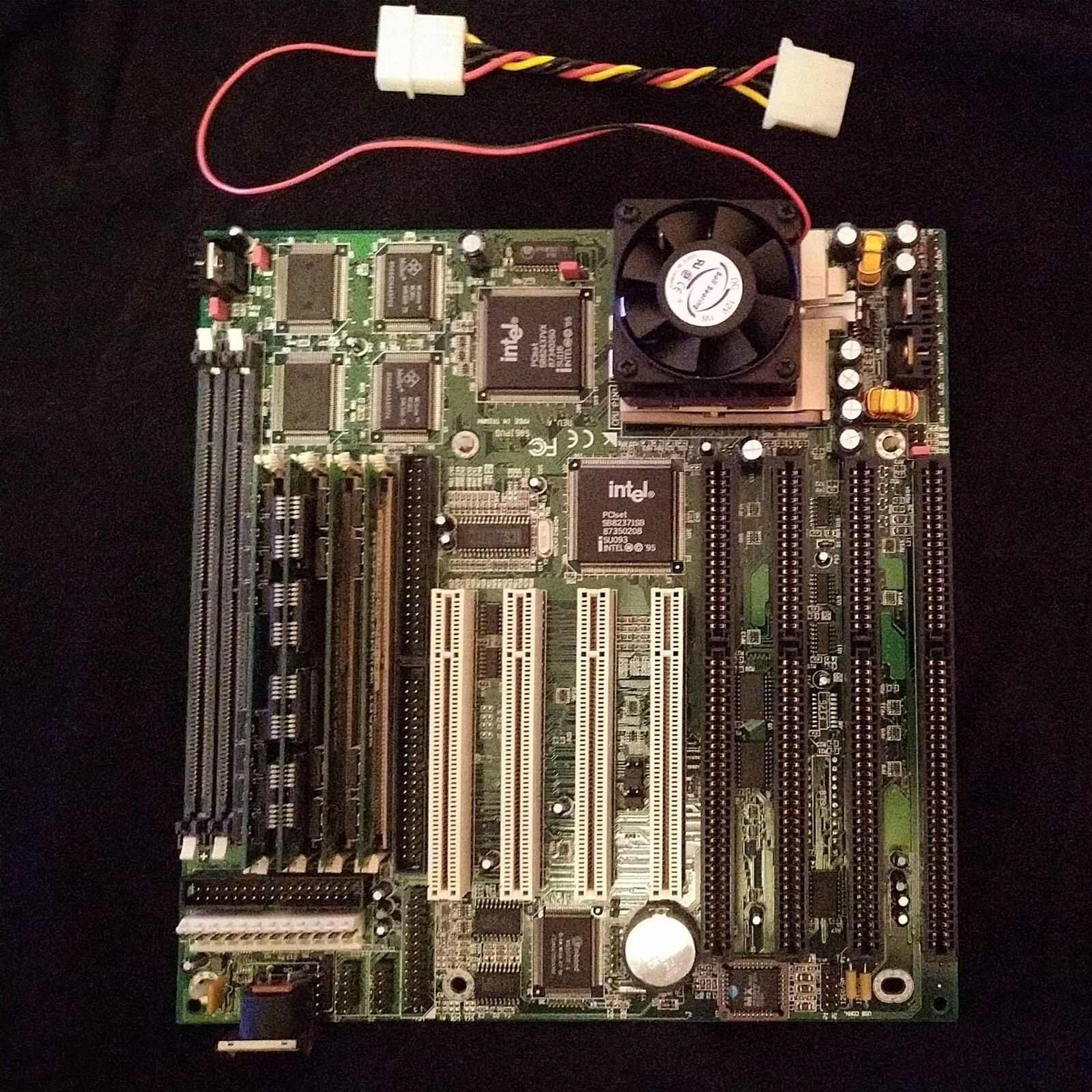 DFI 586ipvg rev A Motherboard w/RAM & SL27K CPU 