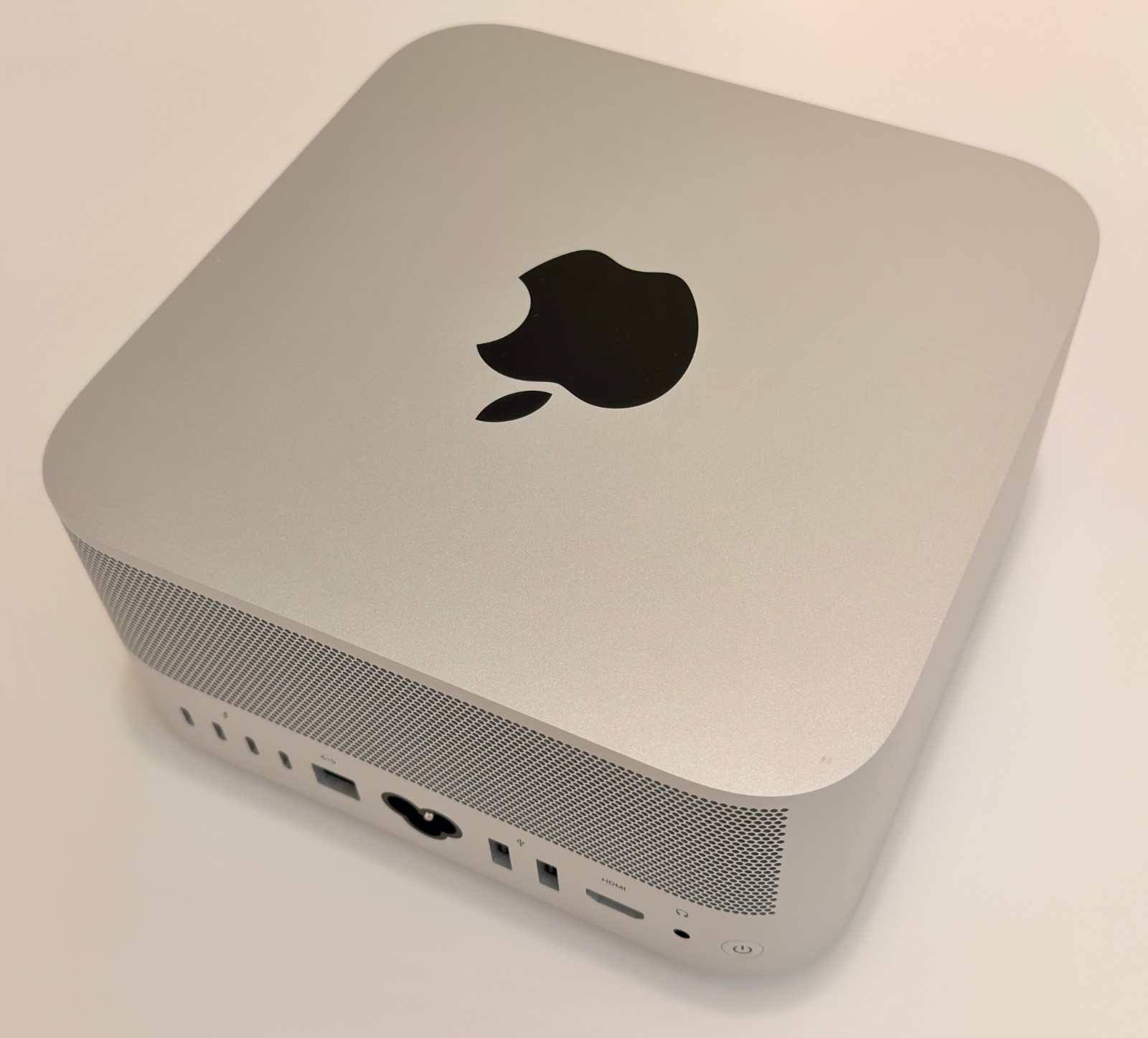 Apple Mac Studio 2022 M1 Ultra 20C CPU 48C GPU 64GB RAM 2TB SSD 10GbE macOS 27