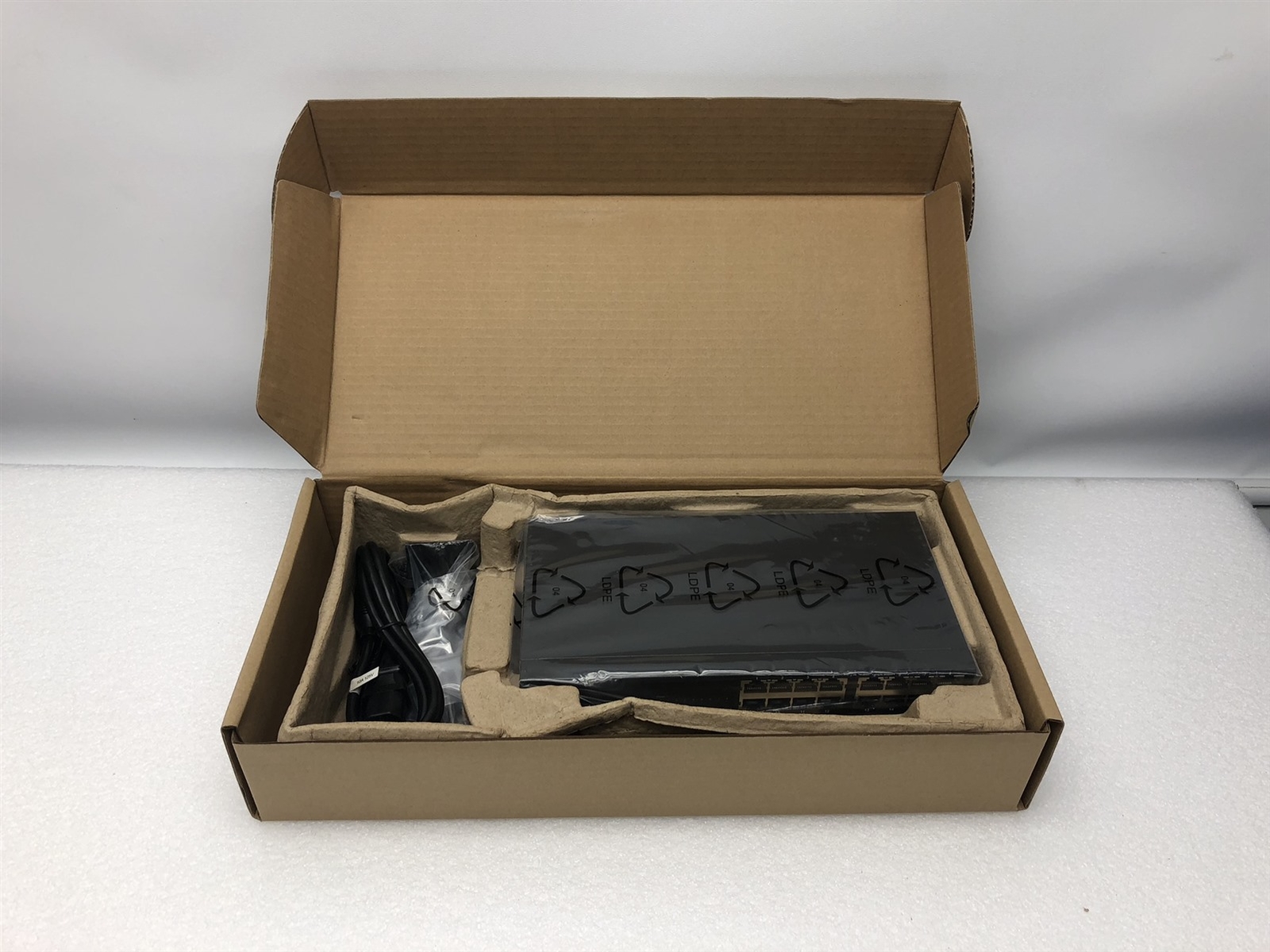 TRANSITION NETWORKS MILAN MIL-S1600S 16 ports 10/100BASE TX w/CoS SWITCH NEW 