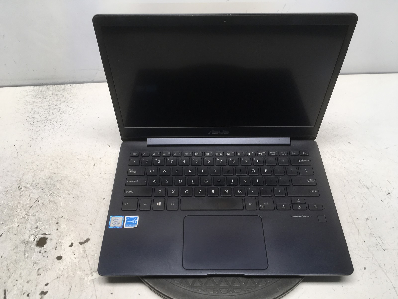 Asus Zenbook UX331F Intel i7-8565U 1.8GHz 8 GB NO HDD No Batt