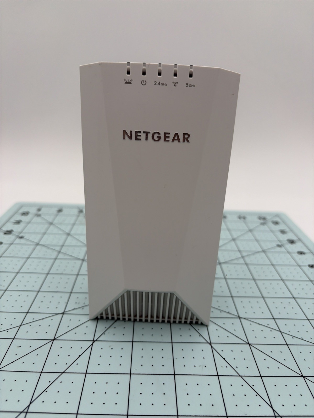 Netgear EX7500 Nighthawk X4S AC2200 Tri-Band Wi-Fi Mesh Range Extender White