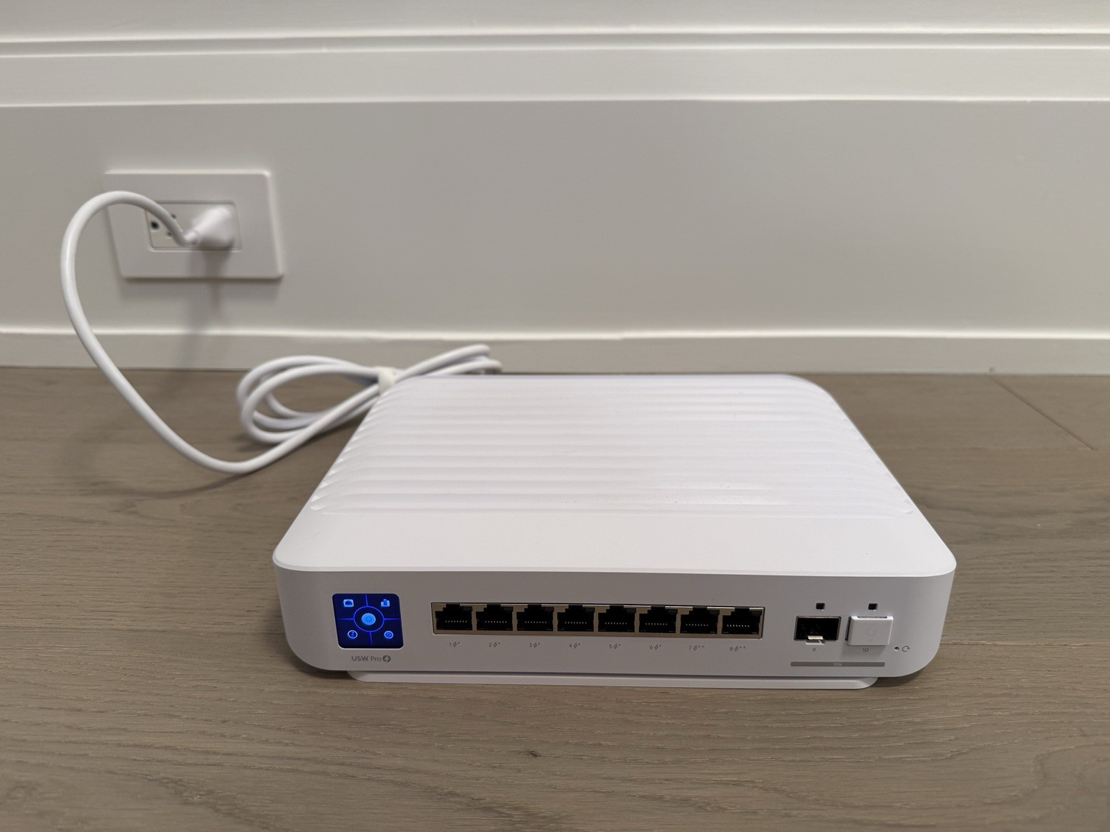 ***MINT*** Ubiquiti Networks USW-PRO-8-PoE