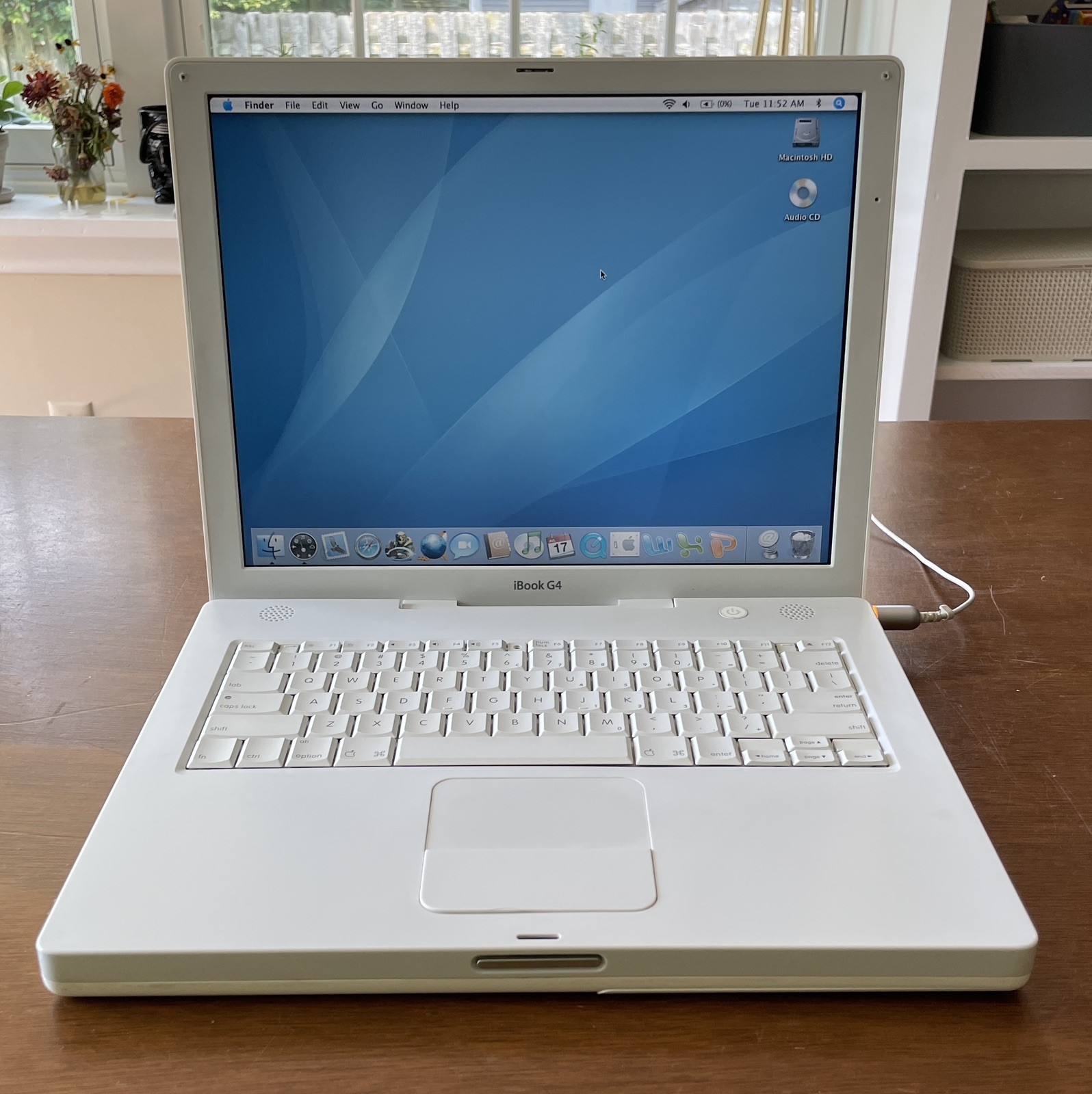 Apple iBook G4 14” Working w/chrg, MacOS 10.4.11, (Bad batt. and bad DVD)