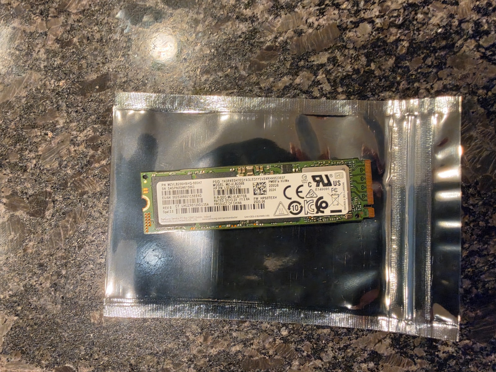Samsung PM881a 256GB NVMe M.2 SSD MZVLB256HBHQ-000H7 HP