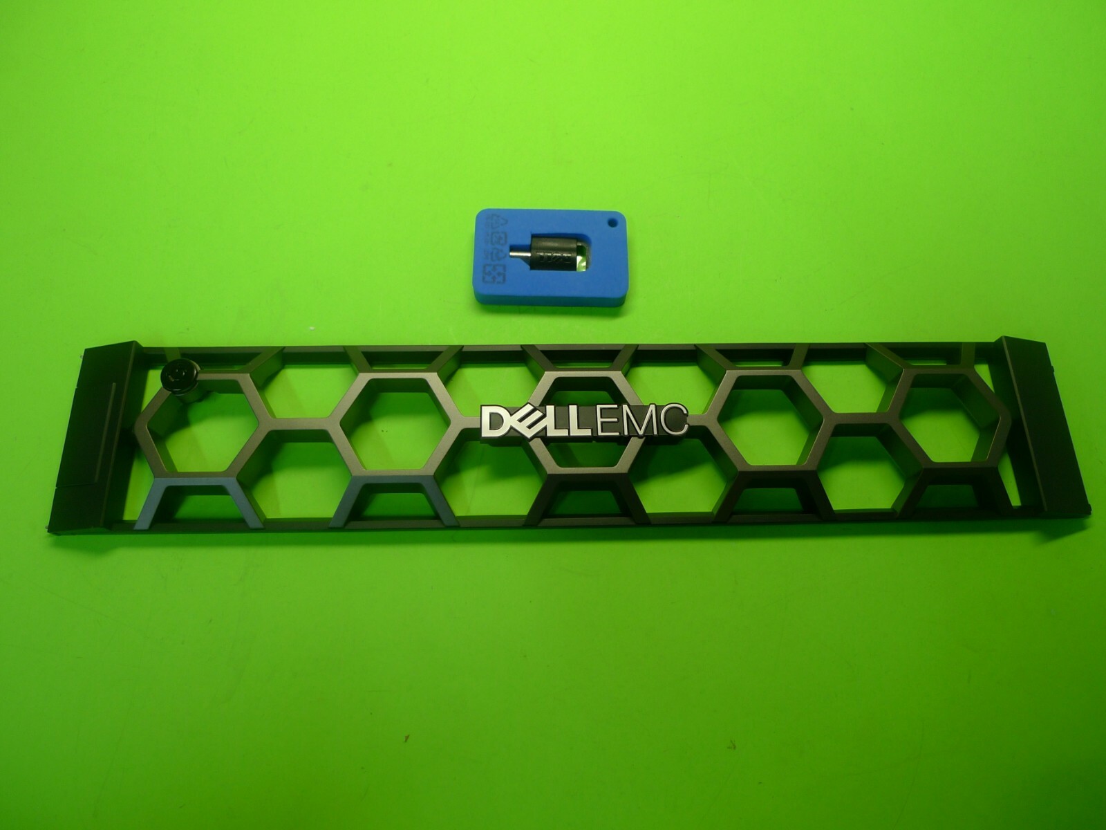 New Dell EMC VXRail R740 R740xd R540 R7425 2U Front Bezel Cover w/ Key 8CW5K