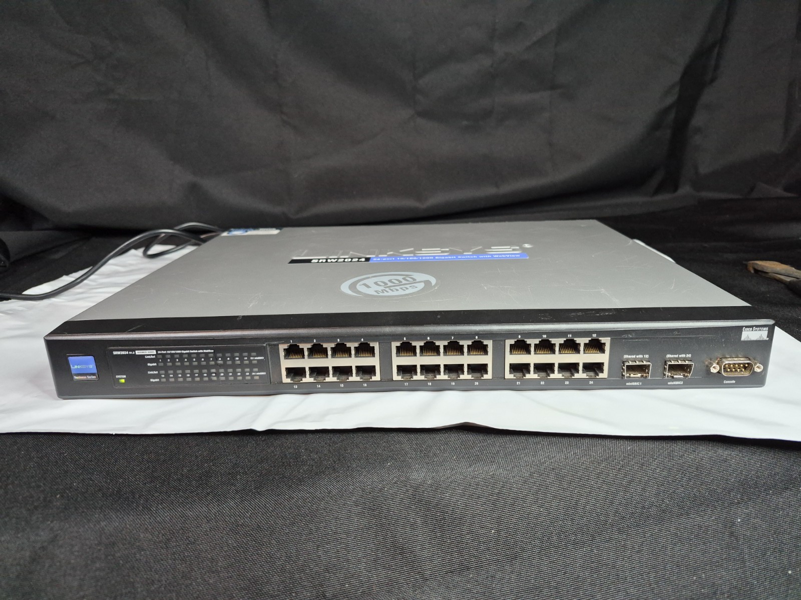 Linksys Business Series SRW2024 V1.3 24-Port 10/100/1000 Gigabit Switch with Web