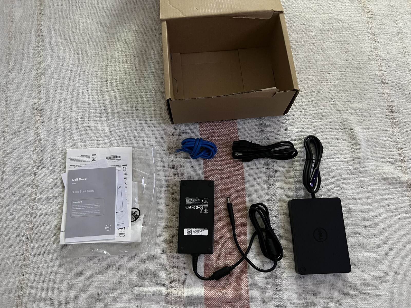 Dell USB-C WD15 Dock w/ 180W Power Adapter, DP/N 0NT4WV A4
