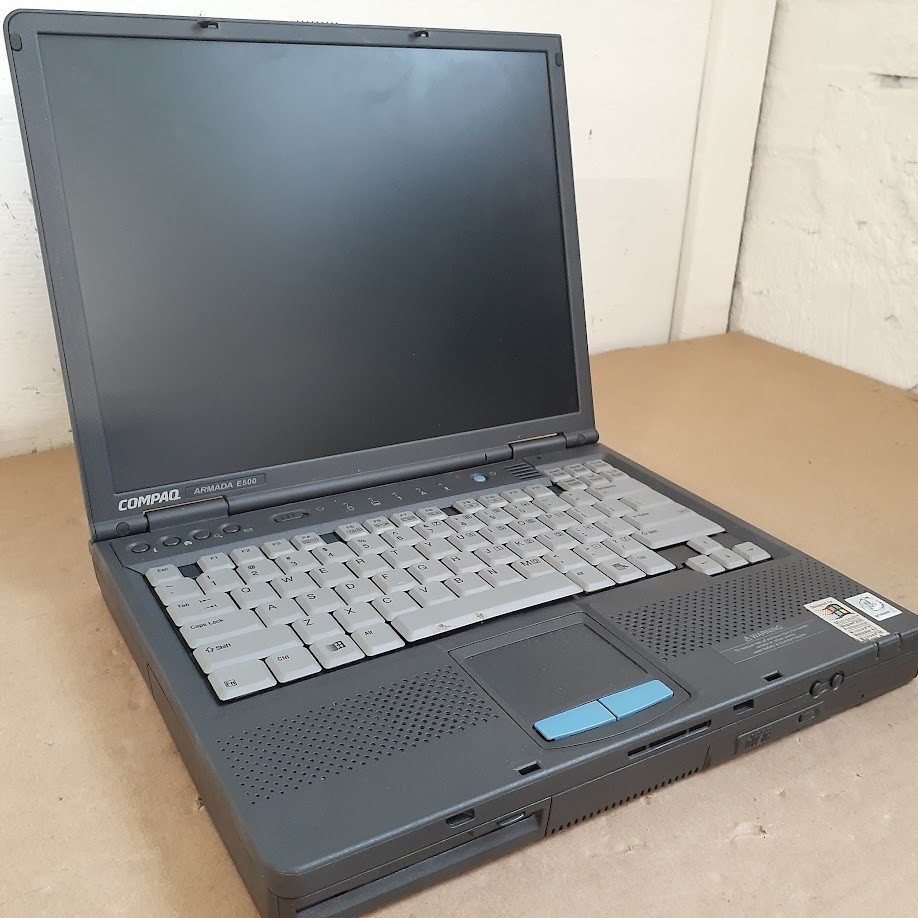 Compaq Armada E500 PP2060 PII 800mhz no ram - 10GB HDD- tested