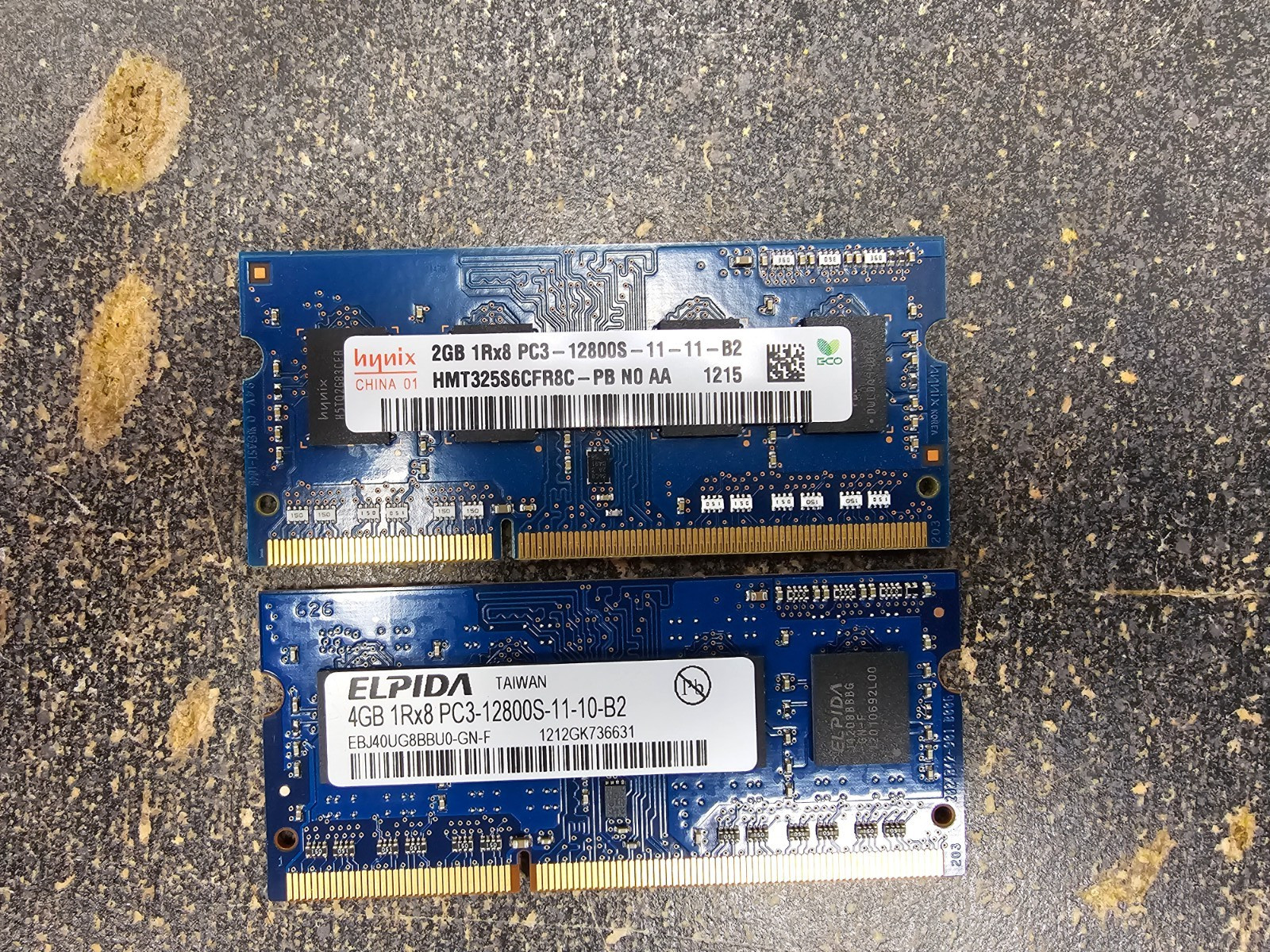Elpida 4GB PC3-12800S-11-10-B2 + Hynix 2GB PC3-12800S-11-11-B2 (6GB Total)