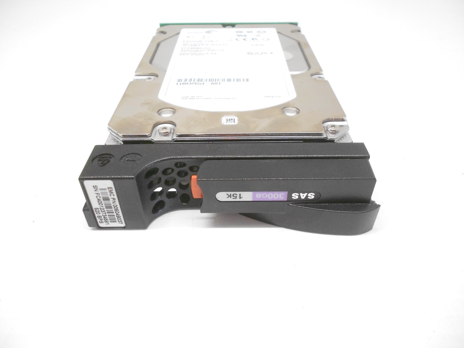 EMC 005049037 300GB 15K SAS 3.5" Hard Drive VNXe3100 VNX33150 VNXe3300